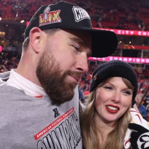 rs_1200x1200-250126194150-taylor-swift-travis-kelce-3.jpg